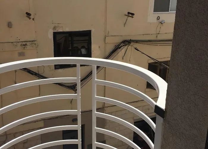 No.142- Quesha Crt, Close To Valletta Apartment *